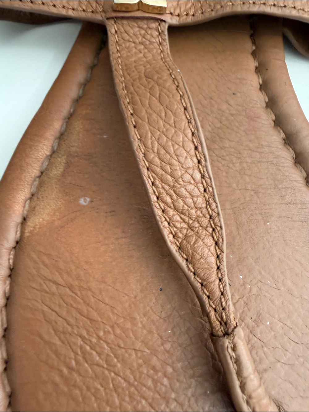 Tory Burch Bryce flat size 9 Brown Leather T-Strap Sandals with Gold Logo - Picture 3 of 14